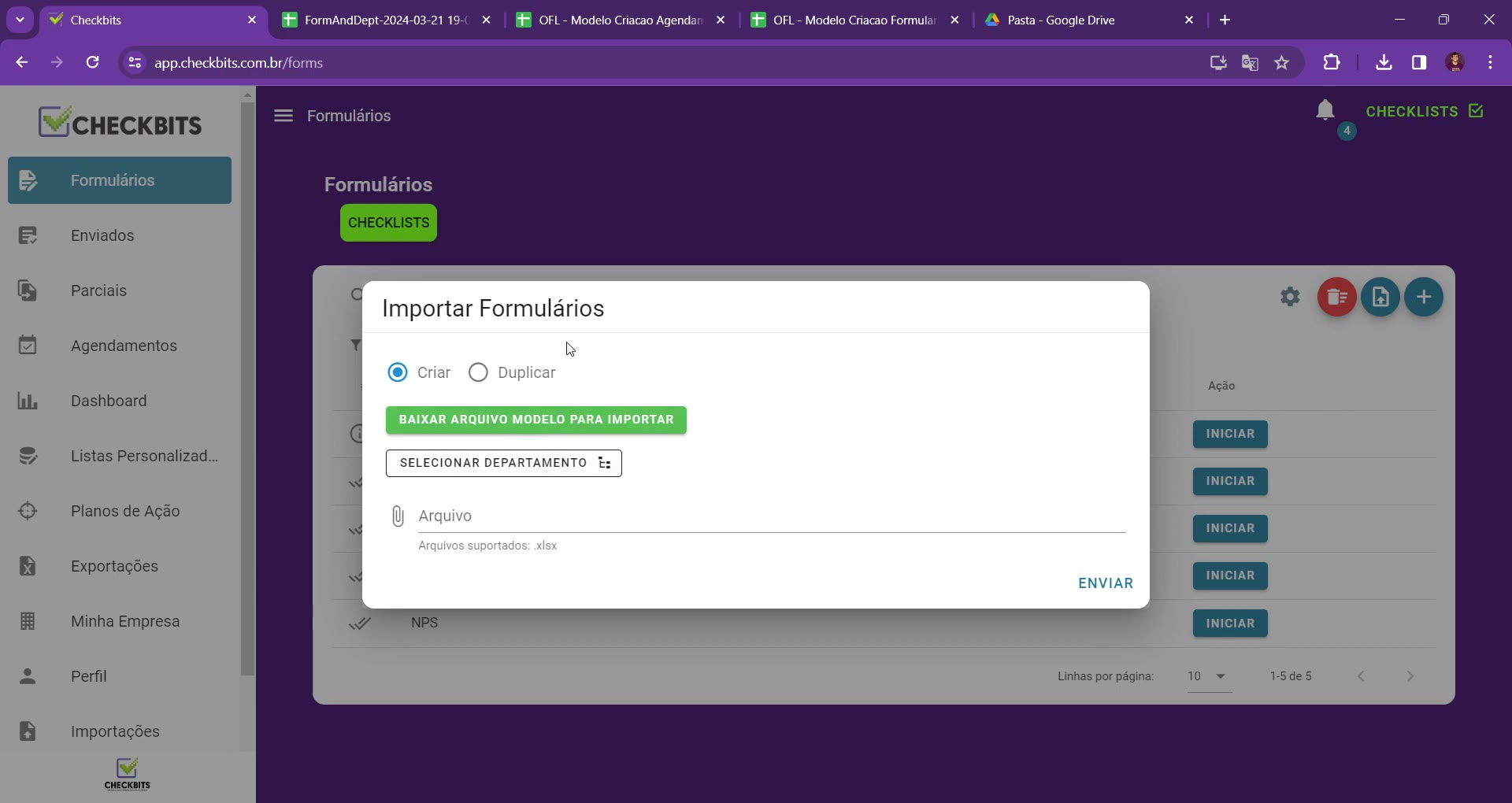 Janela Importar Formulários com opções Criar e Duplicar, botão de download do modelo, seleção de departamento e campo de arquivo